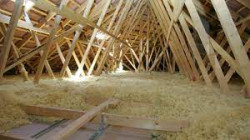 Isolation de combles d'une maison par un professionnel